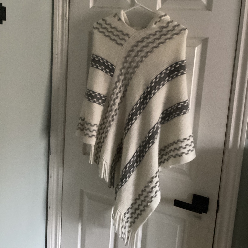 Ladies White And Grey Poncho One Size